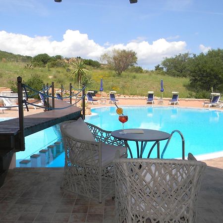 Relais Fenicottero Rosa Guest House Porto Taverna Bagian luar foto