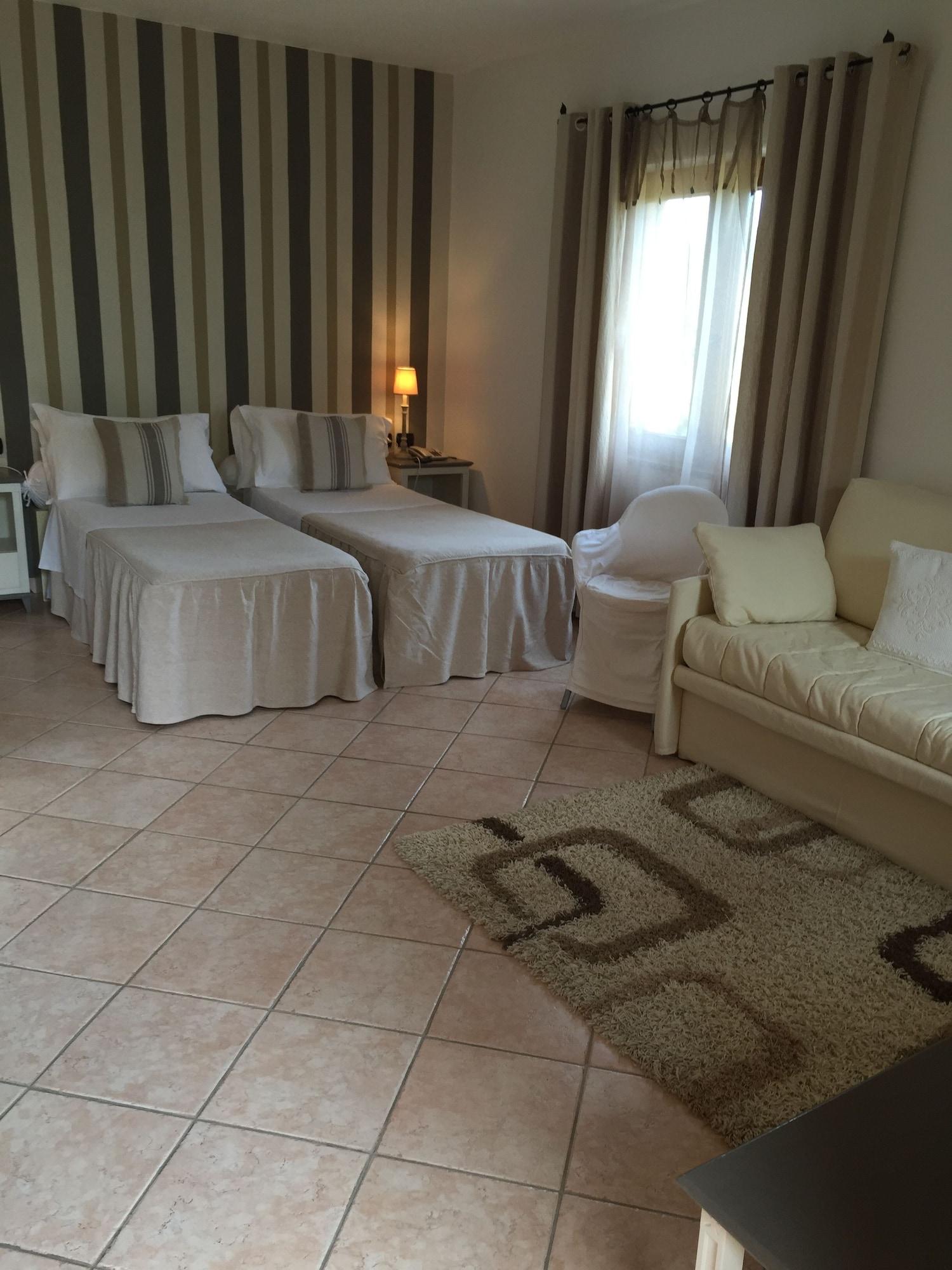 Relais Fenicottero Rosa Guest House Porto Taverna Bagian luar foto