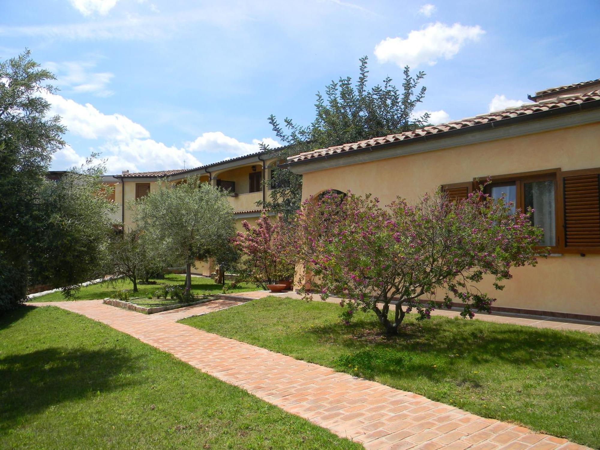 Relais Fenicottero Rosa Guest House Porto Taverna Bagian luar foto