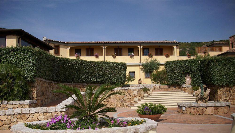 Relais Fenicottero Rosa Guest House Porto Taverna Bagian luar foto