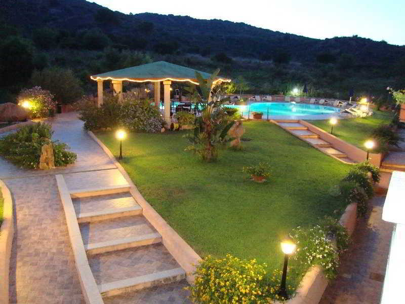 Relais Fenicottero Rosa Guest House Porto Taverna Bagian luar foto