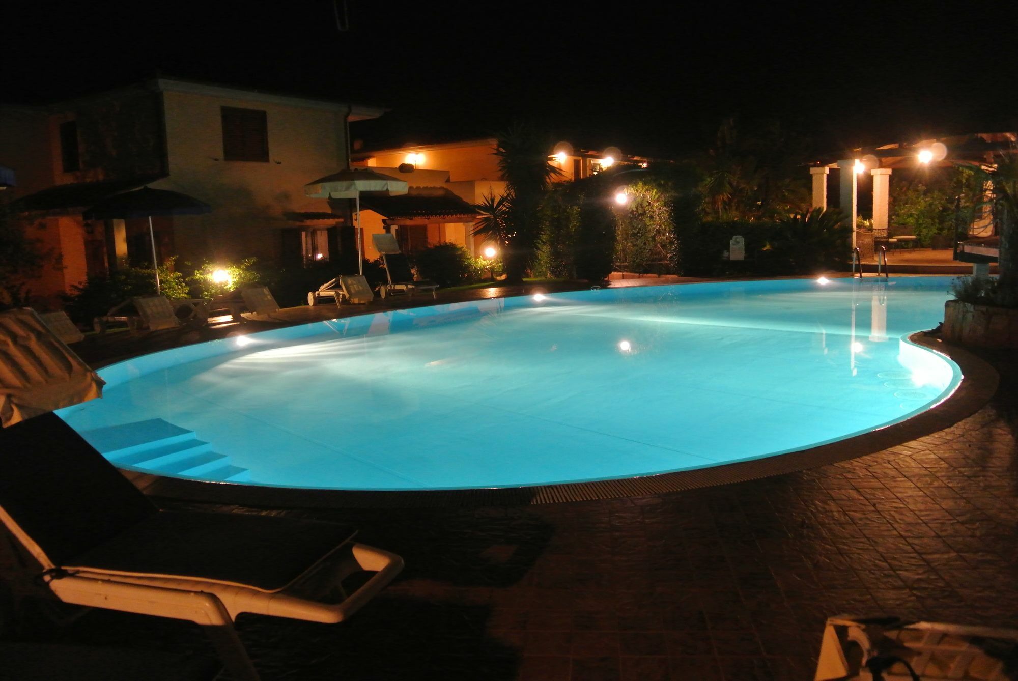 Relais Fenicottero Rosa Guest House Porto Taverna Bagian luar foto