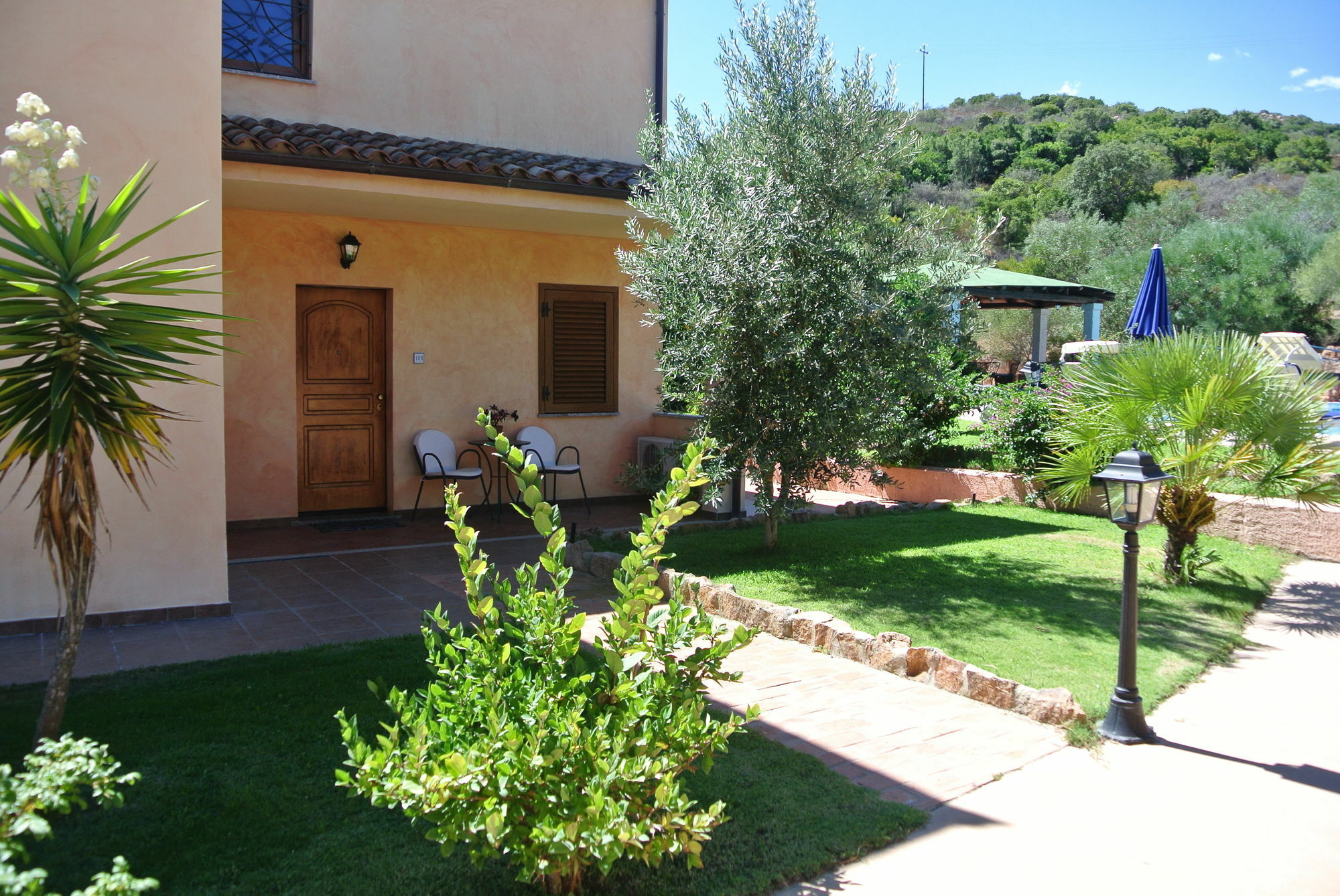 Relais Fenicottero Rosa Guest House Porto Taverna Bagian luar foto