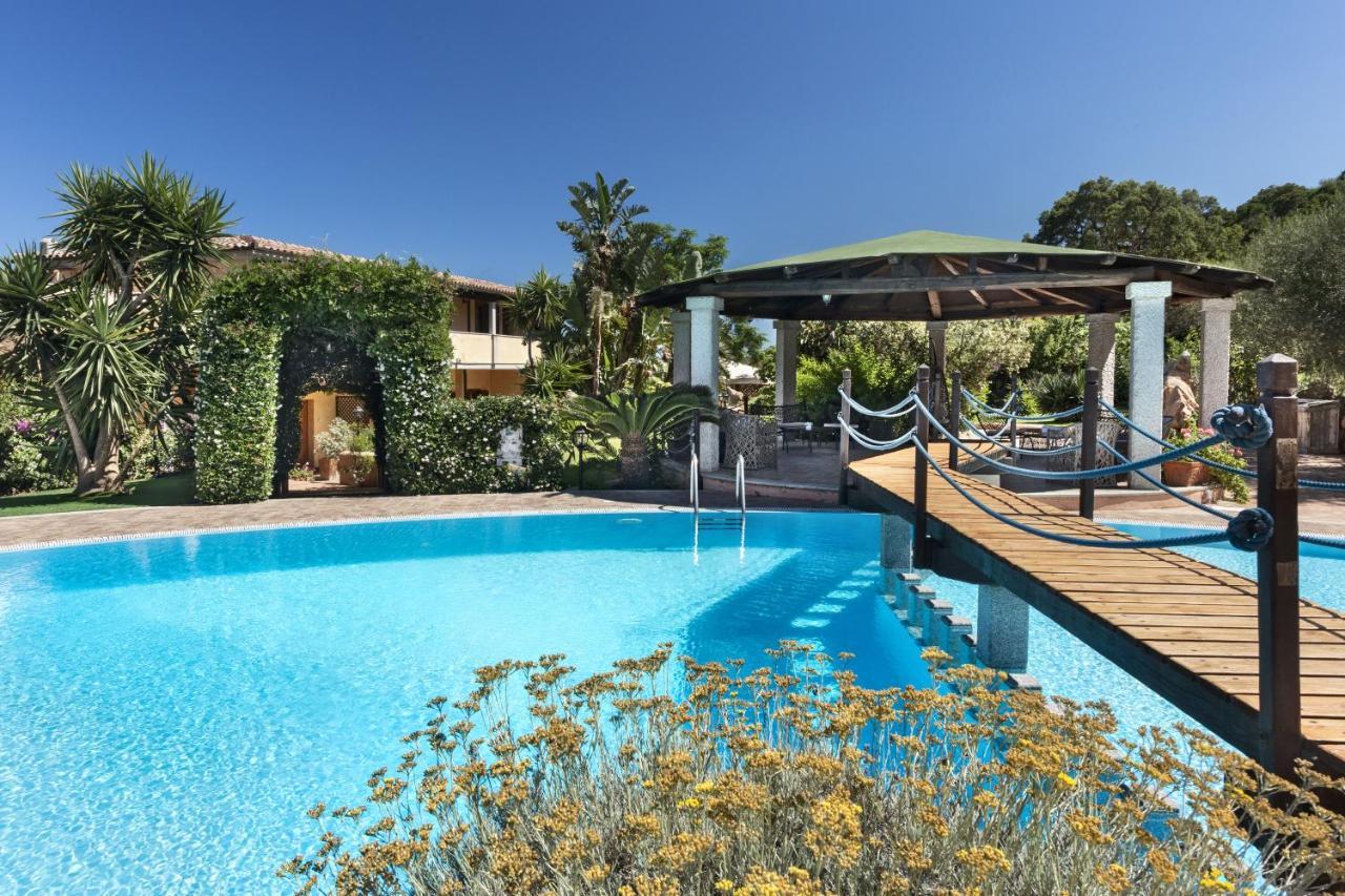 Relais Fenicottero Rosa Guest House Porto Taverna Bagian luar foto