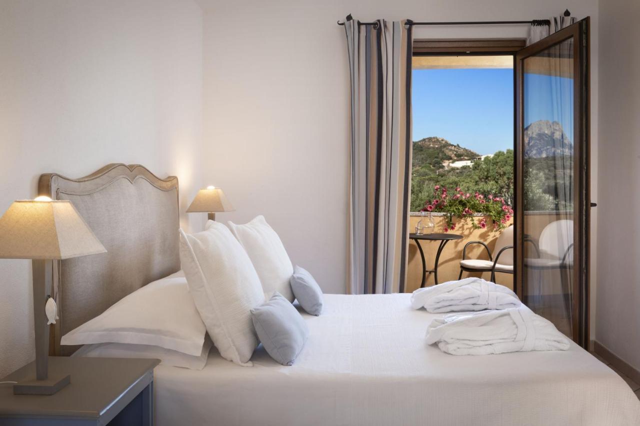 Relais Fenicottero Rosa Guest House Porto Taverna Bagian luar foto